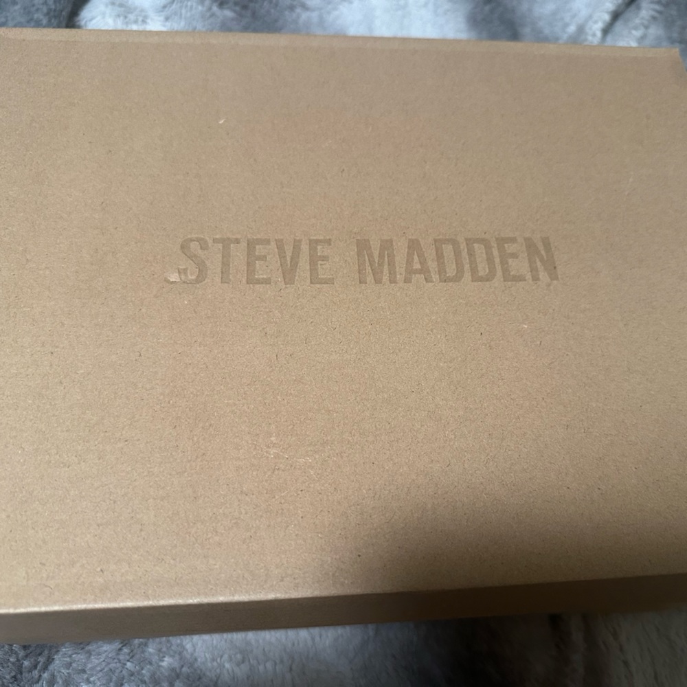 STEVE MADDEN SNEAKERS